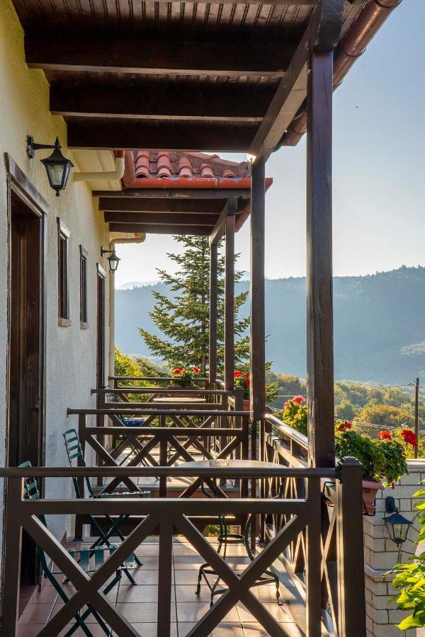 Hotel Makkas Krentis Exterior photo